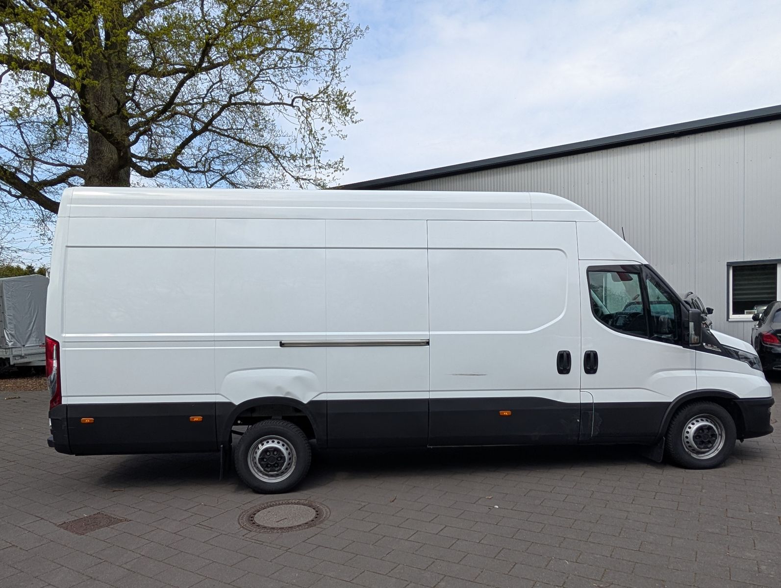 Fahrzeugabbildung Iveco 35S18V 4100L Daily 3.0L HI-Matic Holzboden Kamer