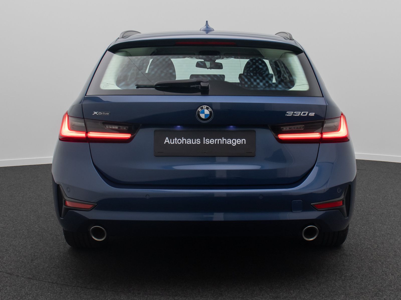 Fahrzeugabbildung BMW 330e xD Alarm DAB Komfort WLAN PDC Sport Leder