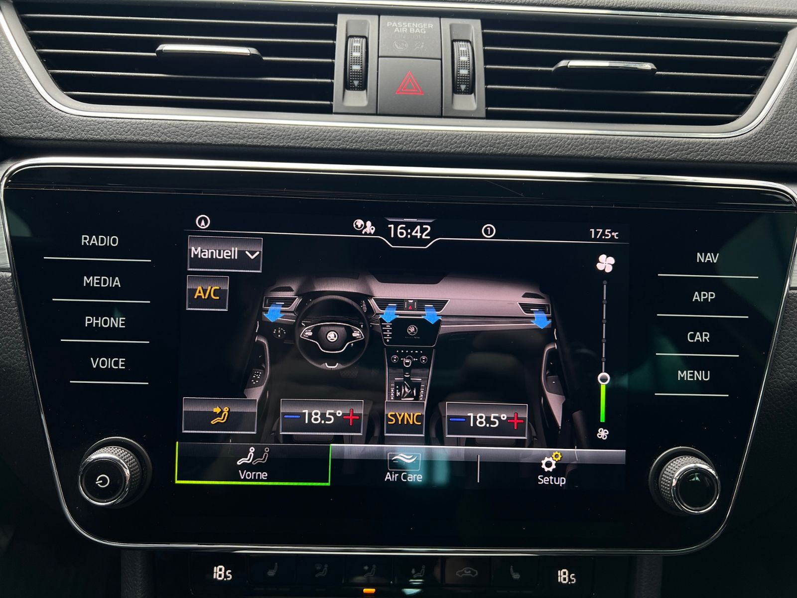 Fahrzeugabbildung SKODA Superb Combi Ambition 1.5 TSI *LED, Climatronic,