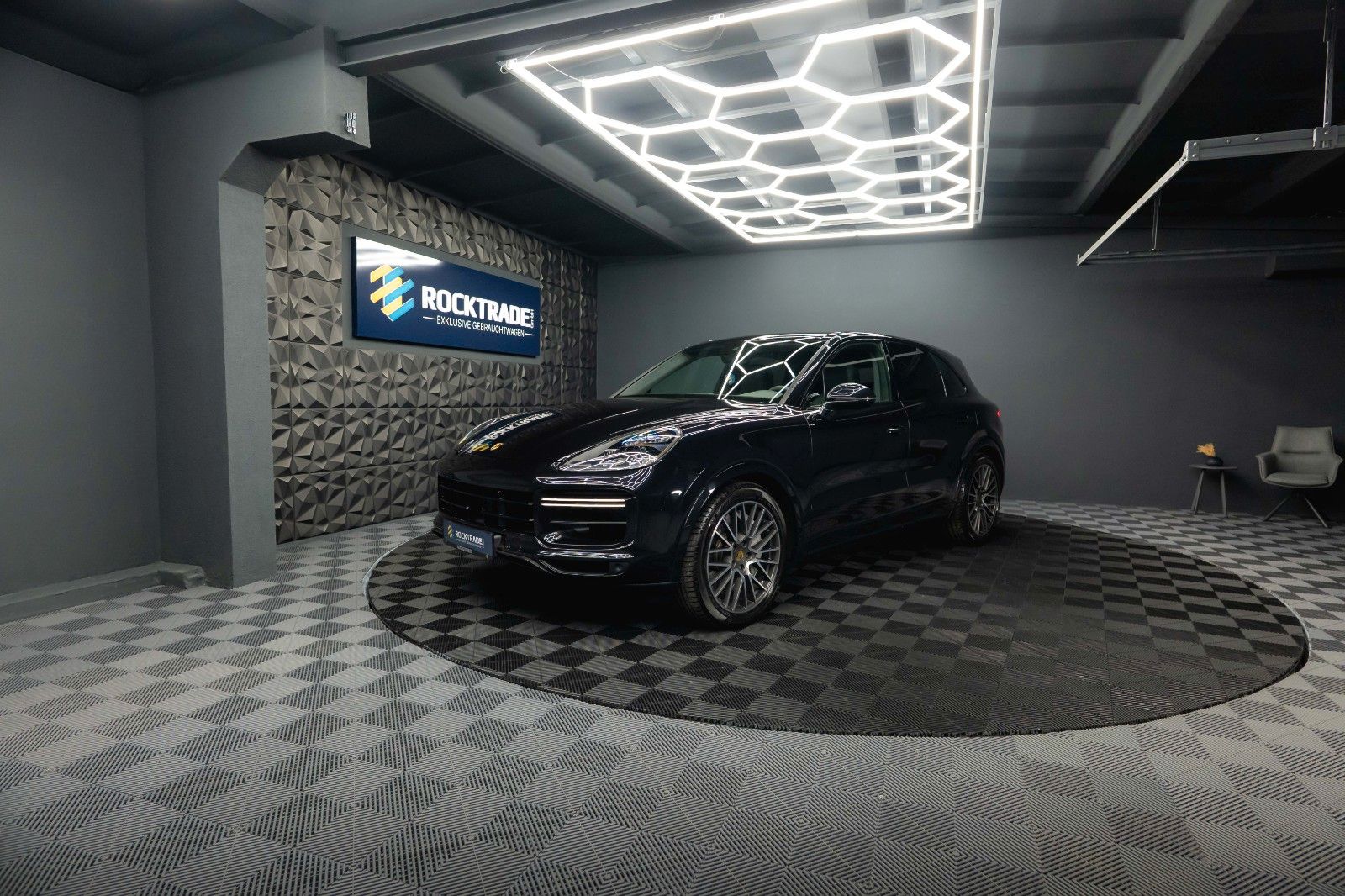 Fahrzeugabbildung Porsche Cayenne Turbo V8 Sport Chrono Black *ACC*LED*