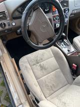 Mercedes-Benz C180 Benzin plus LPG - Mercedes-Benz C 180 mit LPG-Antrieb: Limousine