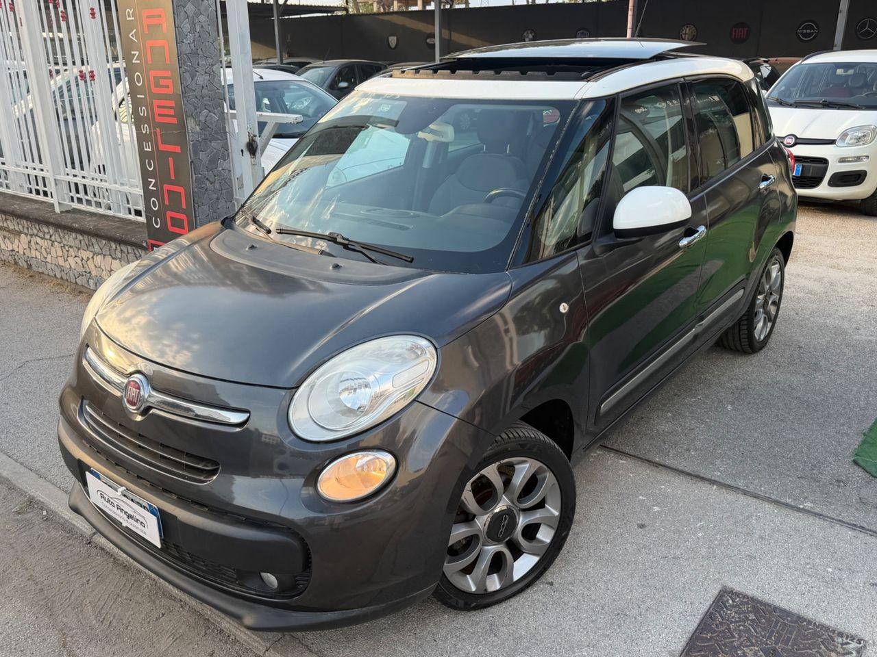 Fiat 500L 2014 — rear view
