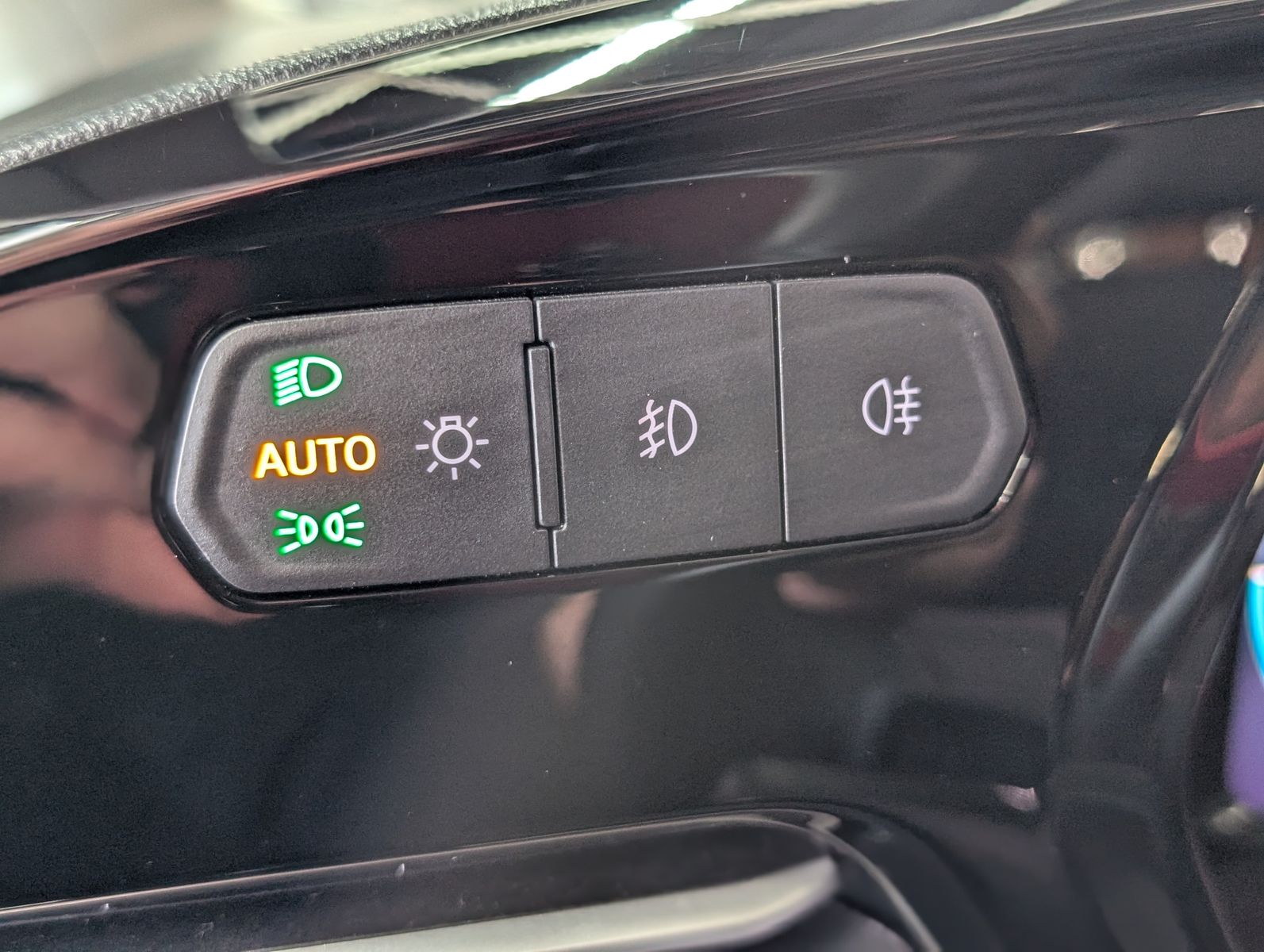 Fahrzeugabbildung Ford Tourneo Connect L2 Active 7-SI Bi-LED PANO AHK K