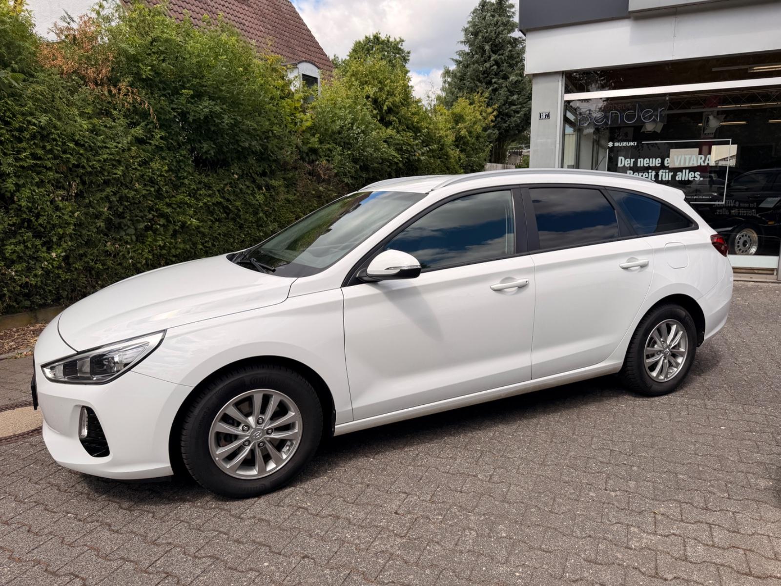 Hyundai i30 cw KLIMA TEMPOMAT SPUR BLUETOOTH LED PDC