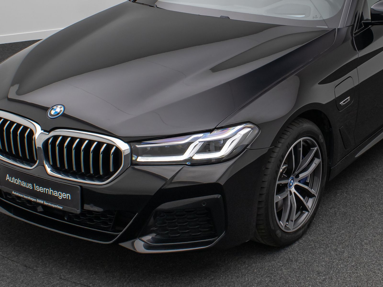 Fahrzeugabbildung BMW 530e xD M Sport DAB H/K HUD Panorama Laser AHK
