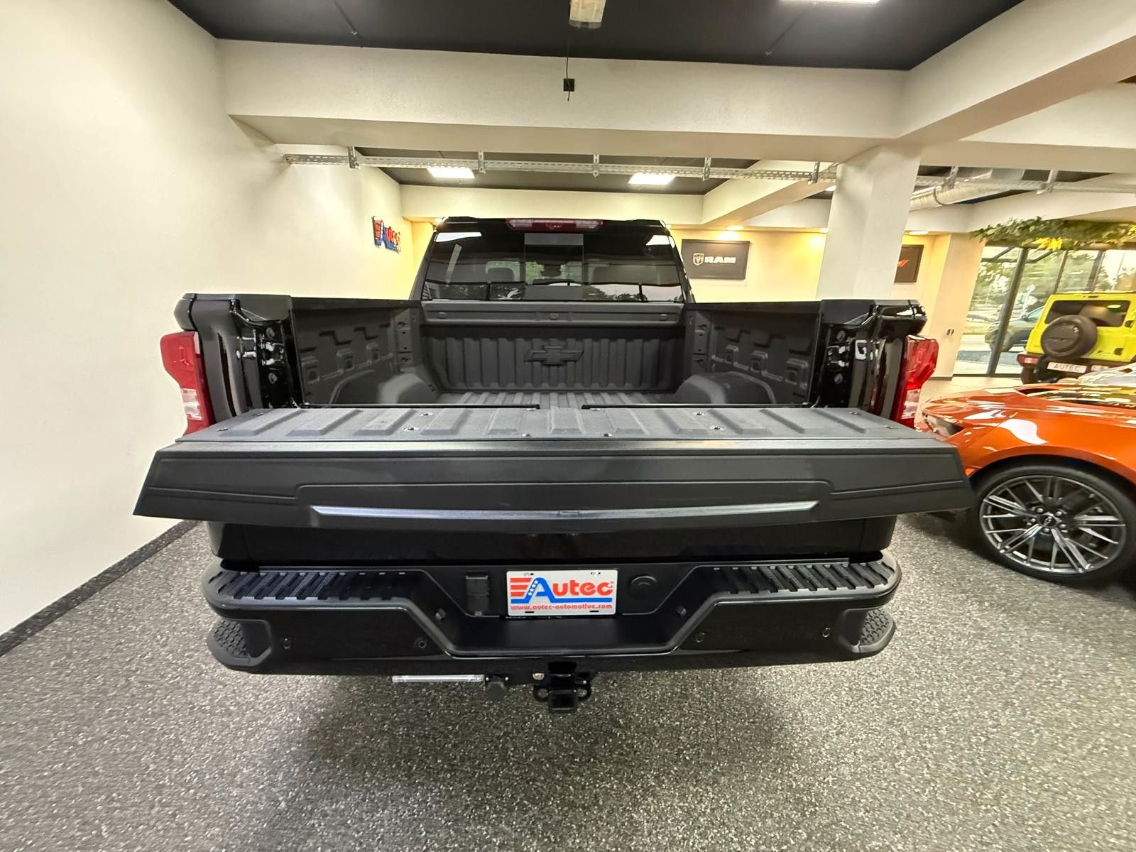 Fahrzeugabbildung Chevrolet 2026 SILVERADO ZR2 OFF ROAD-SIDE ST 6.2L V8-4x4