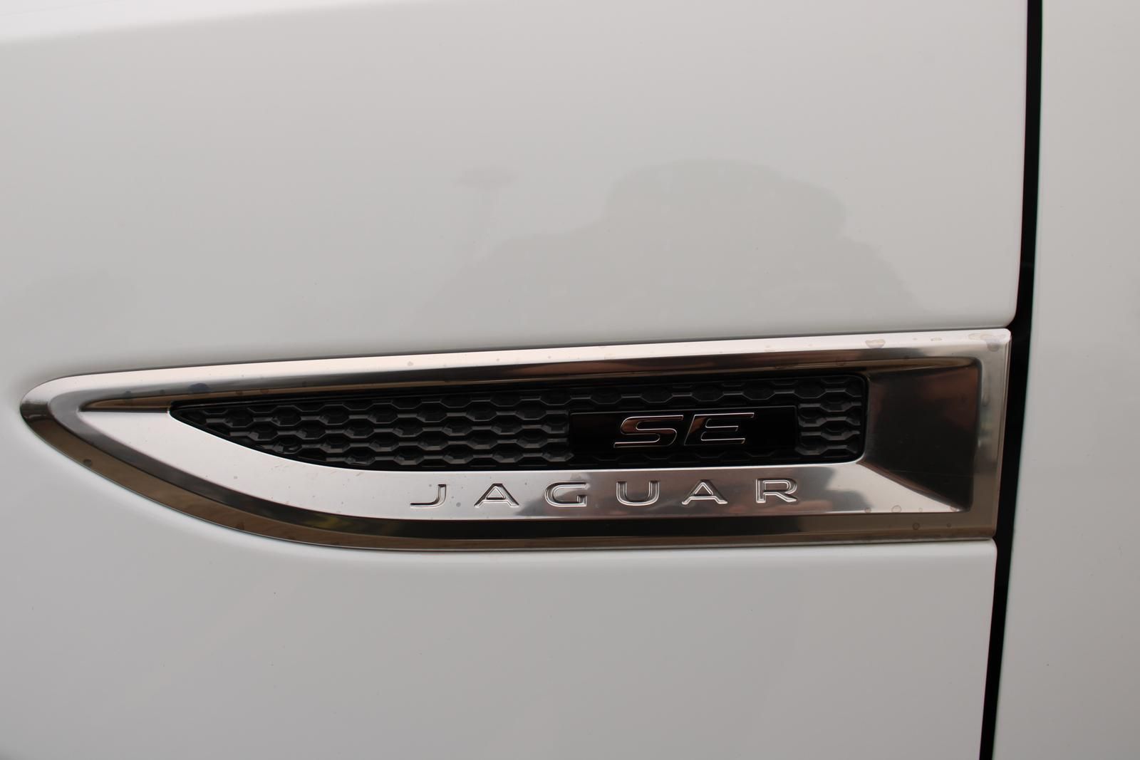 Fahrzeugabbildung Jaguar E-Pace P200 R-Dynamic SE AWD