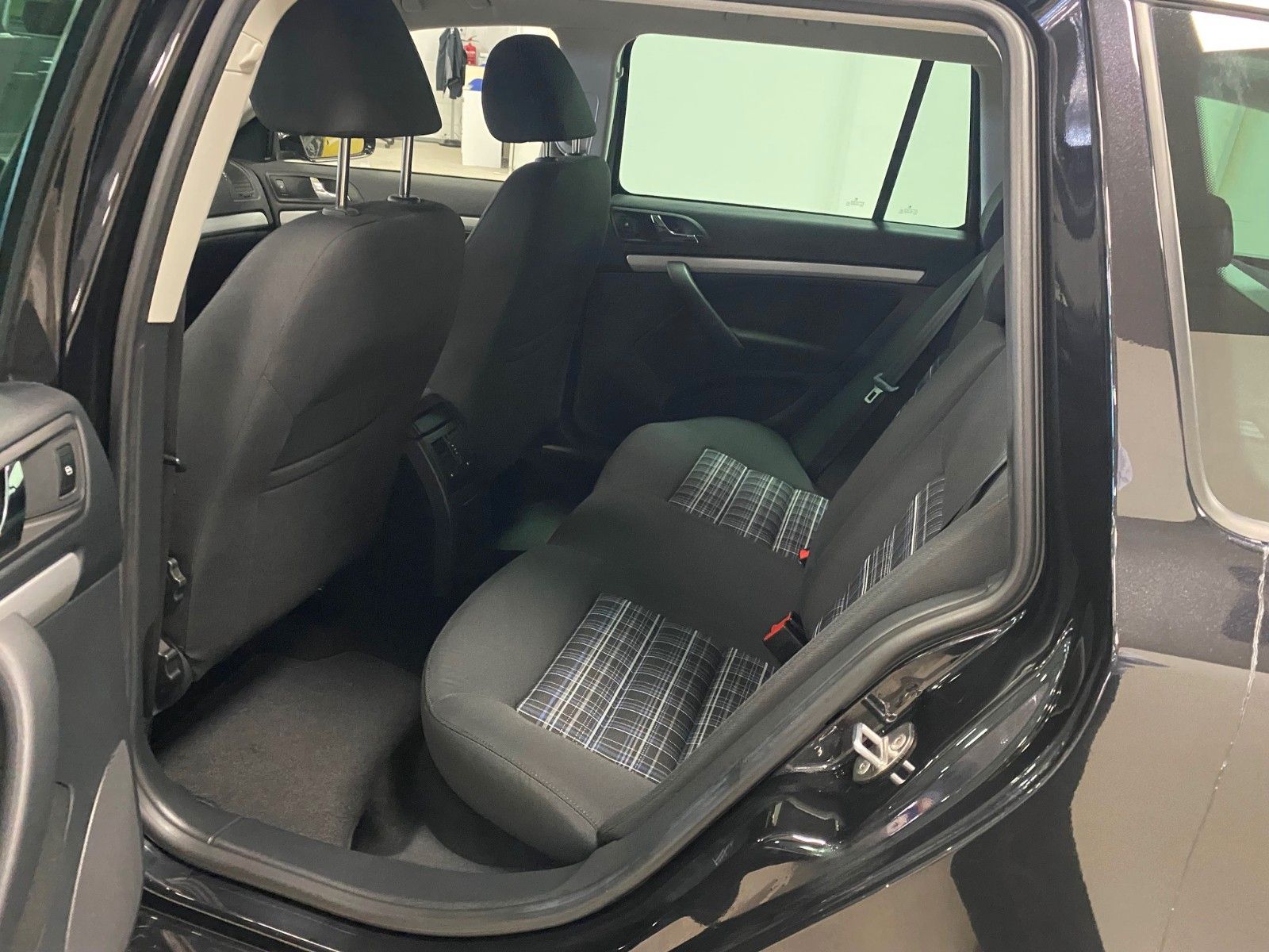 Fahrzeugabbildung SKODA Octavia 1.2 TSI Ambition Combi+SITZHEIZUNG+KLIMA