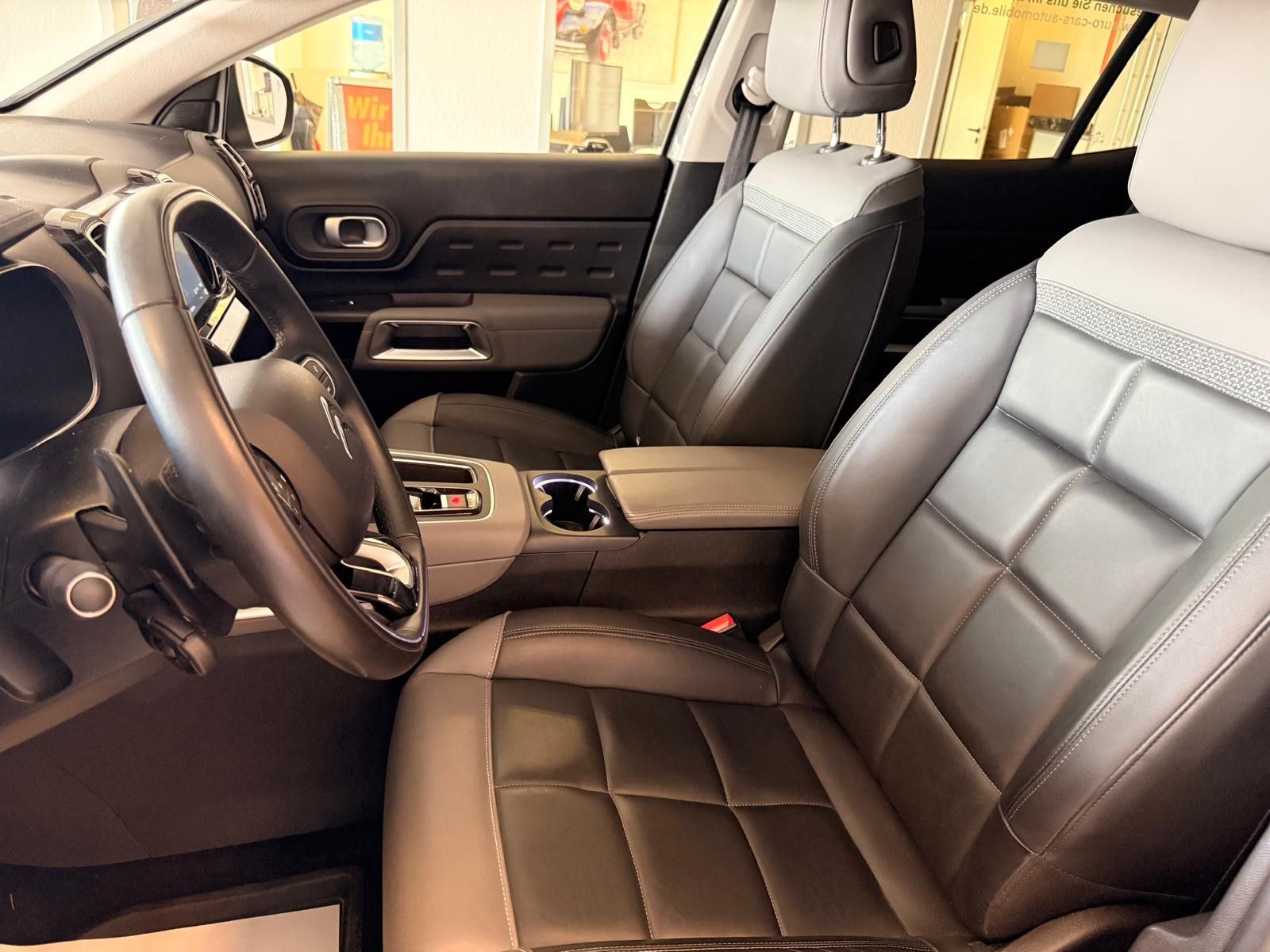 Fahrzeugabbildung Citroën C5 Aircross Hybrid/PANORAMA/LEDER/NAVI/KAMERA