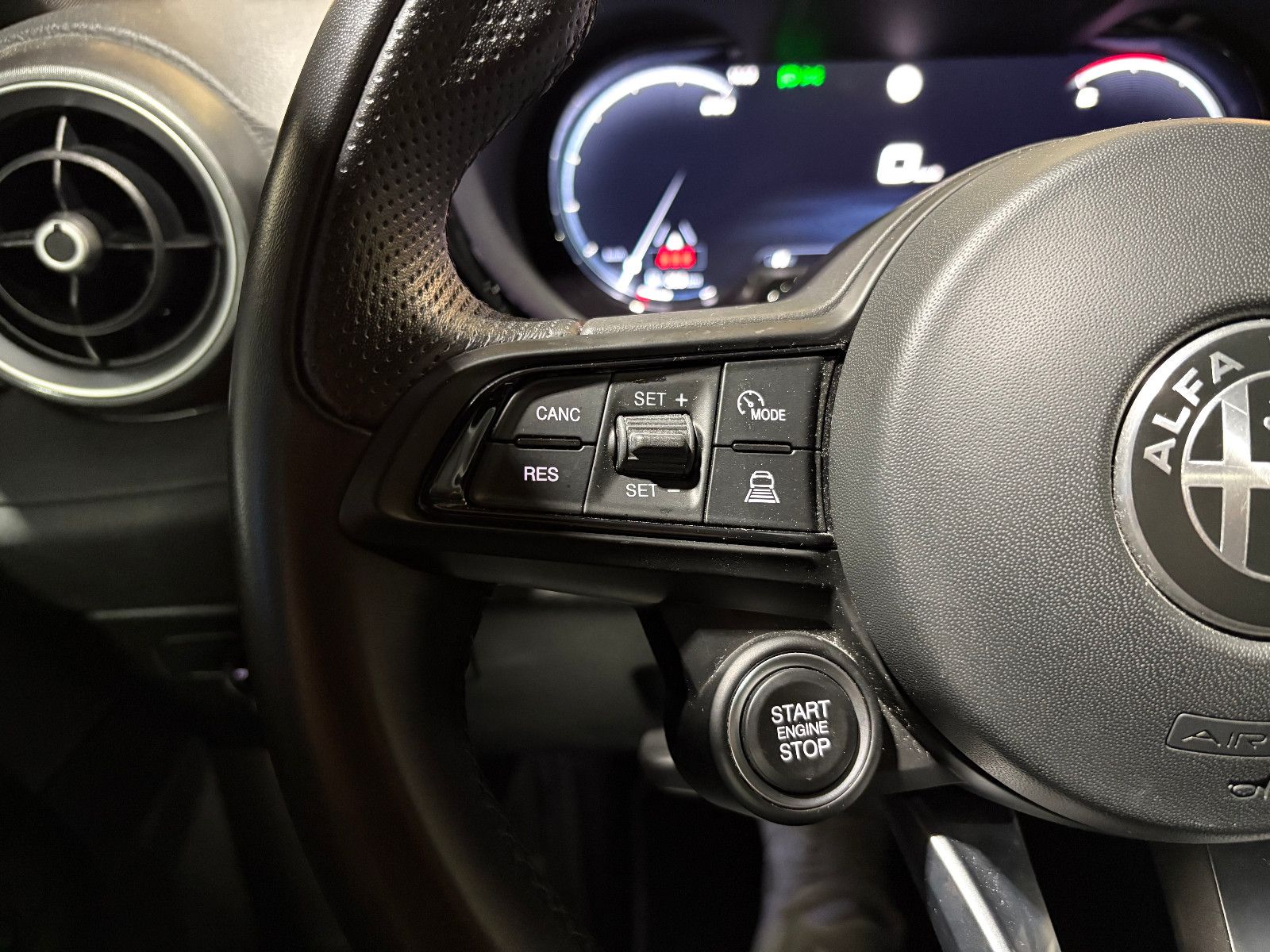 Fahrzeugabbildung Alfa Romeo Tonale Sprint/APPLE/NAVI/ACC/PDC/SPURHALTE/KLIMA