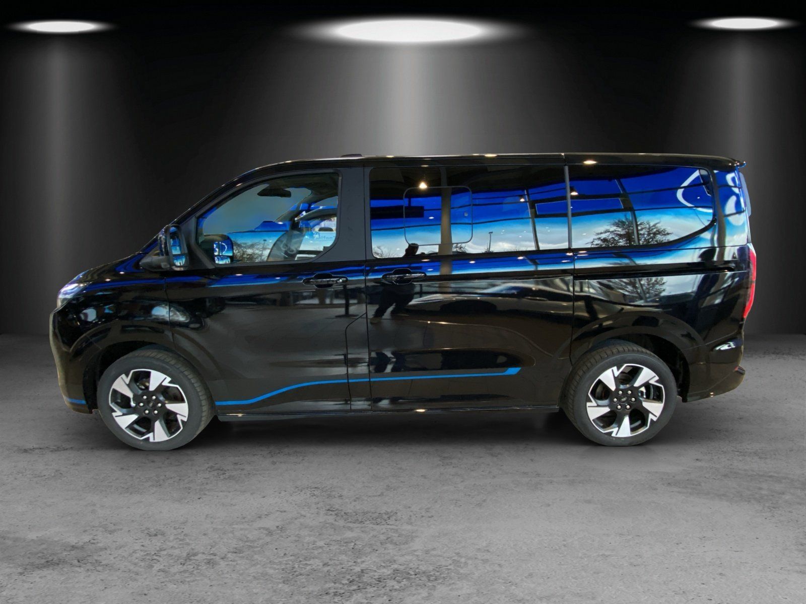 Fahrzeugabbildung Ford E-Tourneo Custom Sport Glasdach Schiebetür elek.