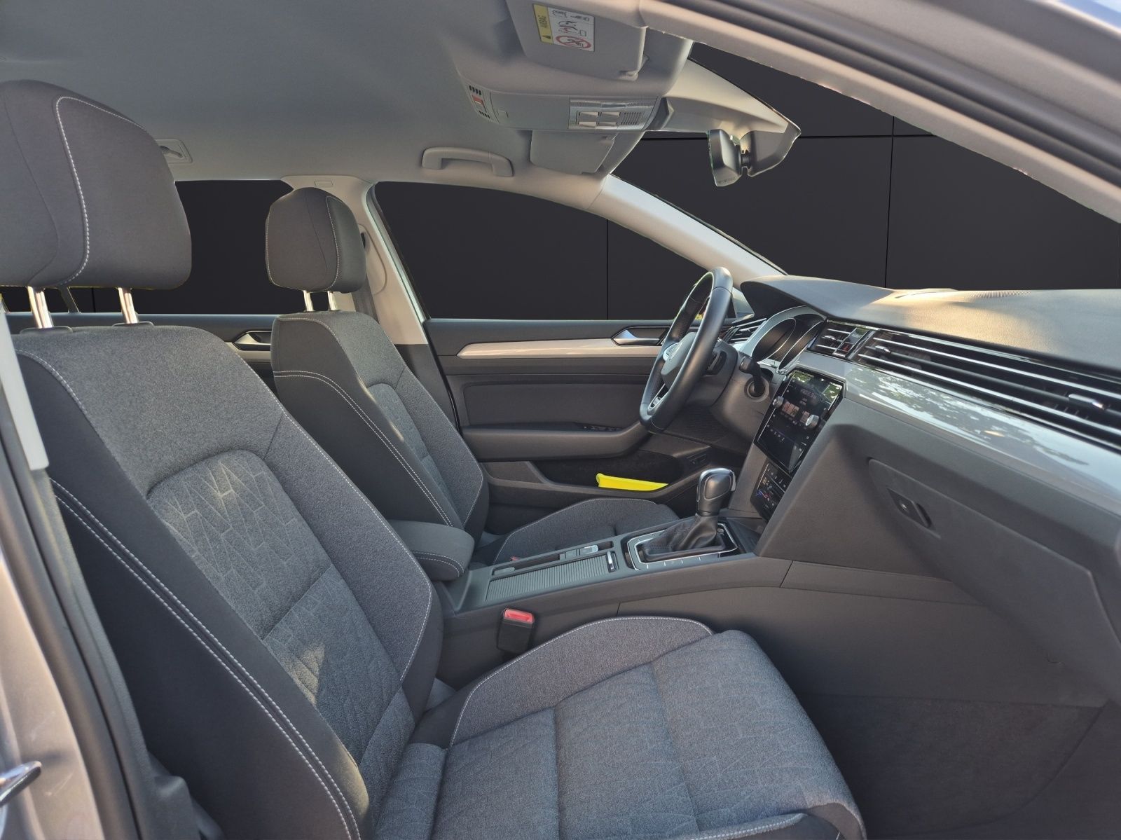 Fahrzeugabbildung Volkswagen Passat Variant TDI Business DSG 4M LED AHK Navi