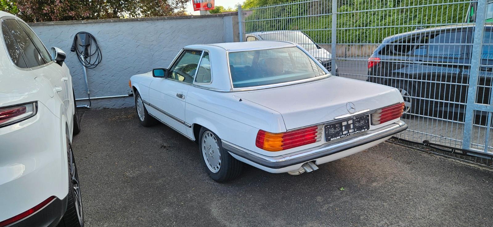 Mercedes-Benz 560SL