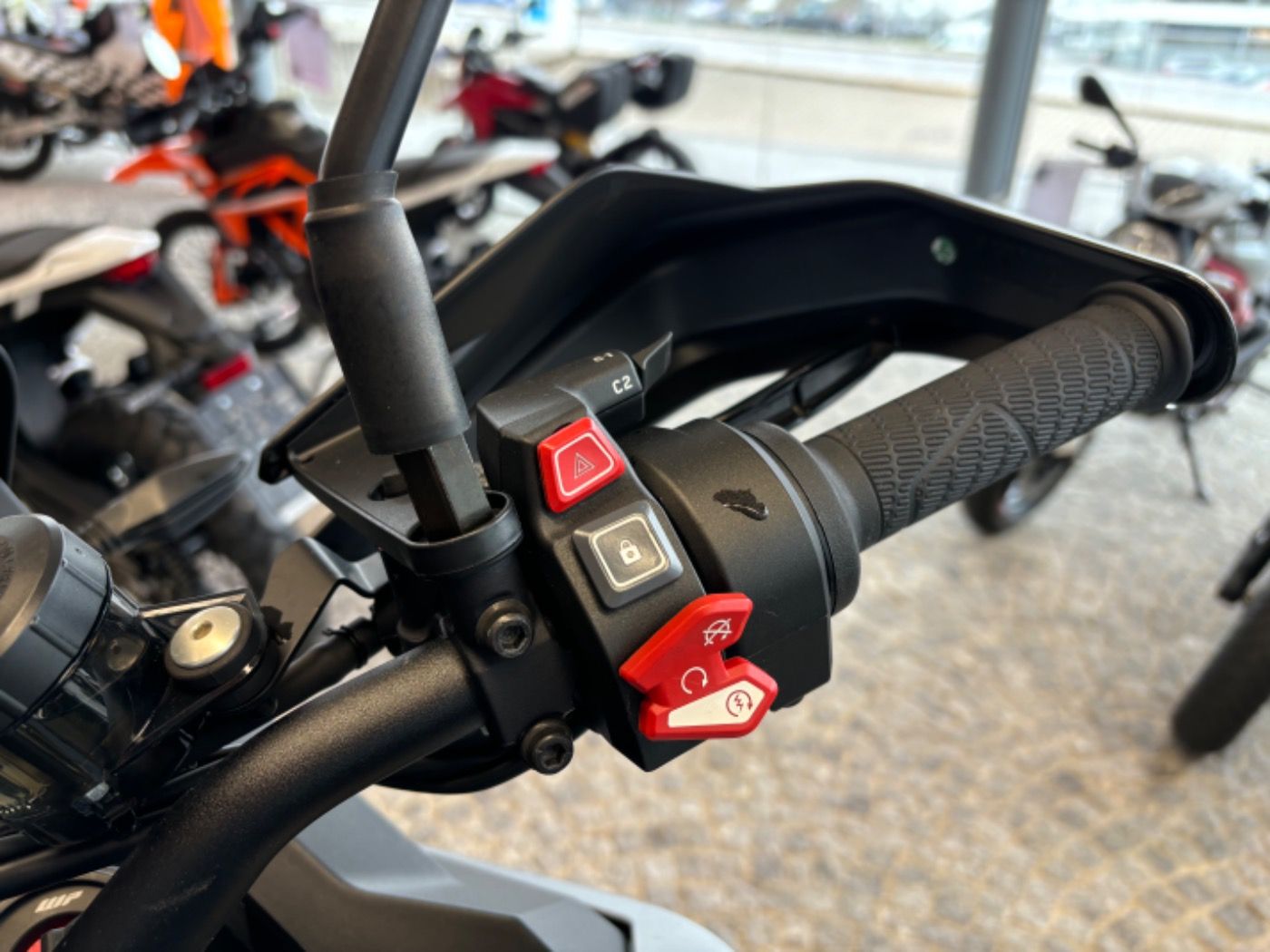 Fahrzeugabbildung KTM 1290 Super Adventure S Koffer, Akra, Service TÜV
