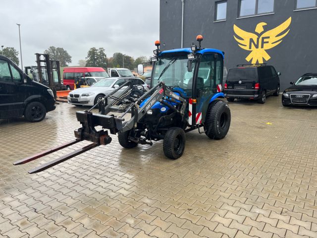 New Holland TC 27 D,Frontlader,Schneeschild,4x4,Gabel,Schauf