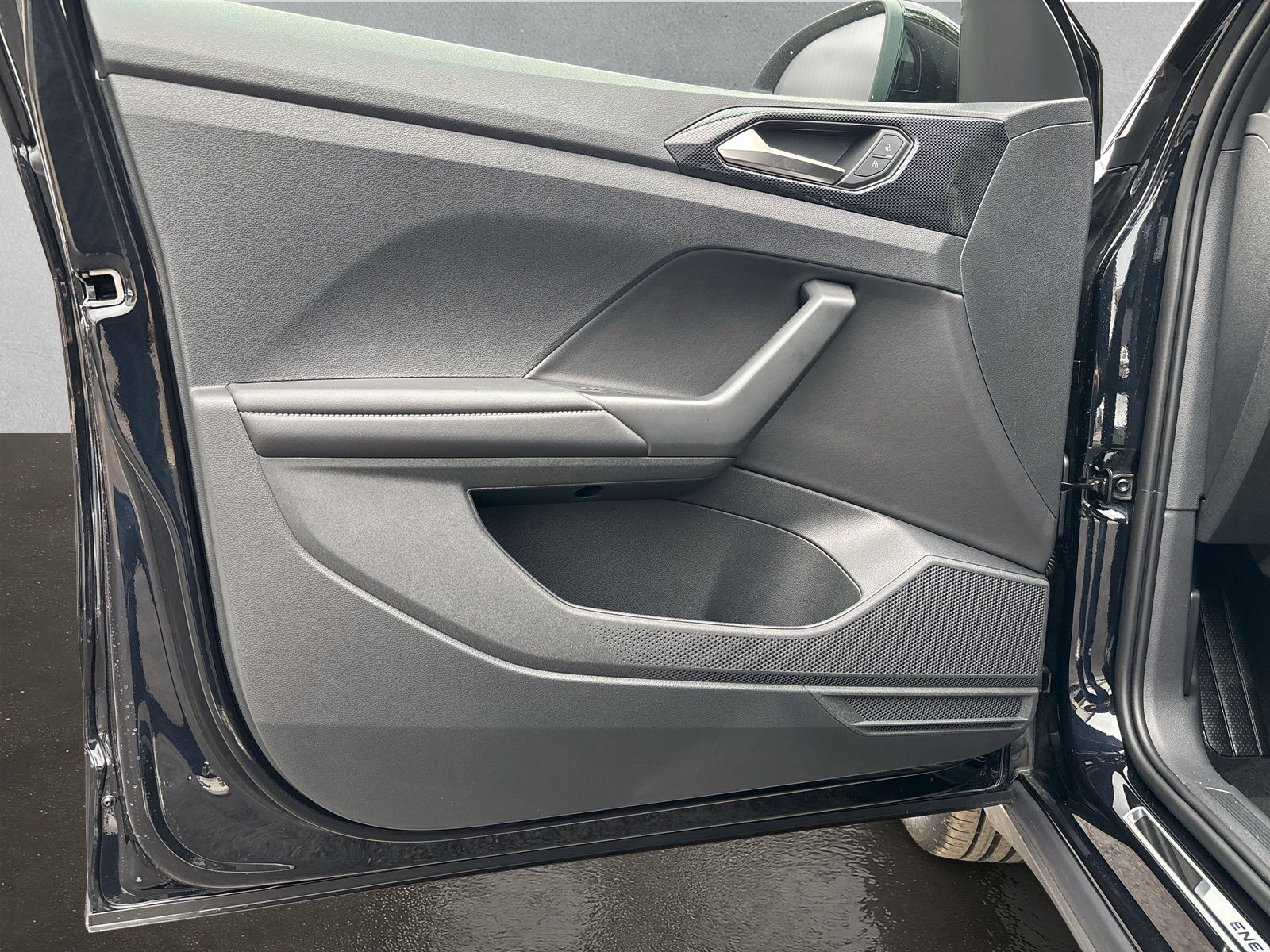 Fahrzeugabbildung Volkswagen T-Cross Life 1,5 110 kW 7-Gang DSG Energy