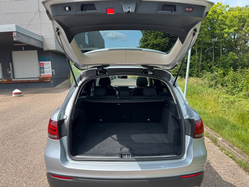 Mercedes-Benz GLC 220 d 4Matic,LED, AHK,R.Kam,Panorama,Mbux