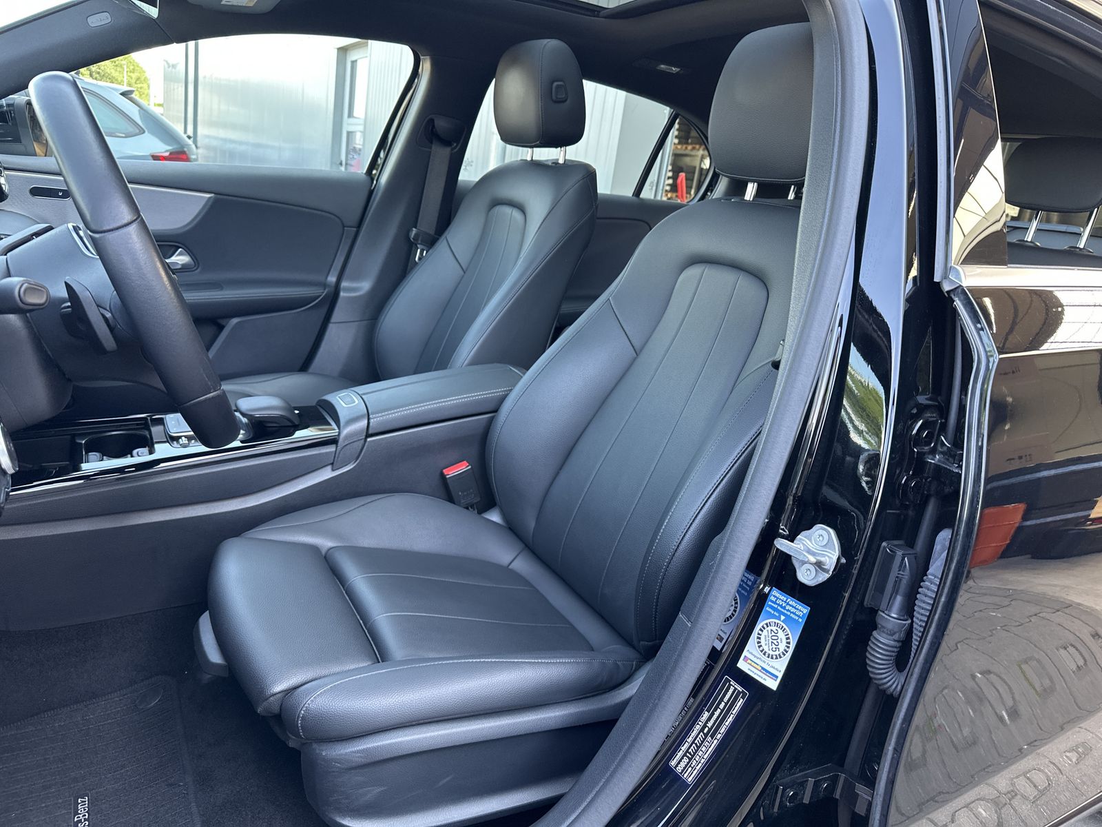 Fahrzeugabbildung Mercedes-Benz A 250e Progressive NAV+LED+PANO+360°+WIDESCREEN