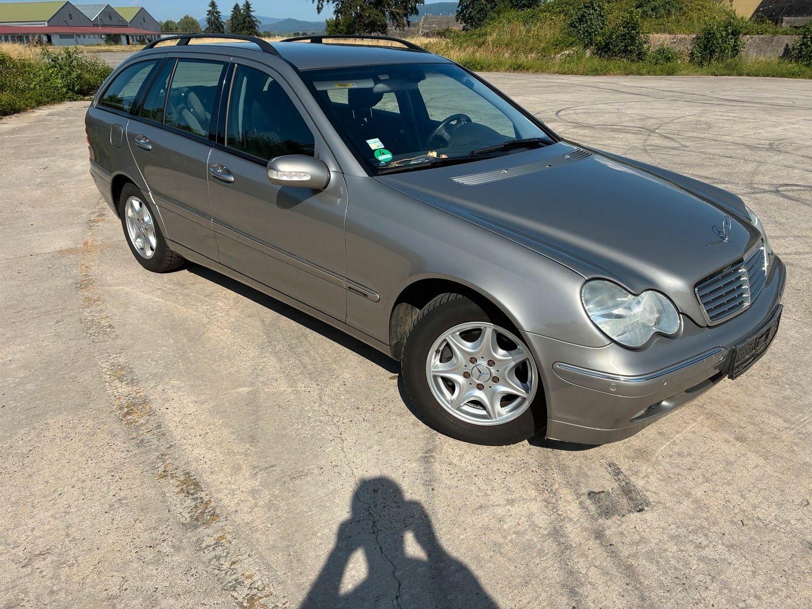 Mercedes-Benz C180 2004 — rear view
