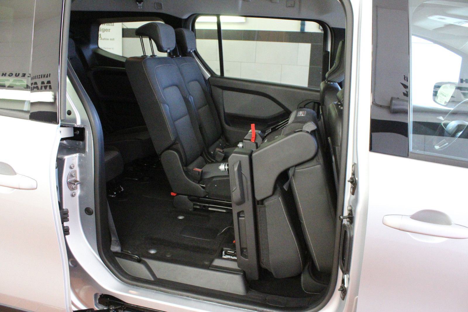 Fahrzeugabbildung Renault Kangoo Grand Techno TCe 130 EDC 7-Sitzer