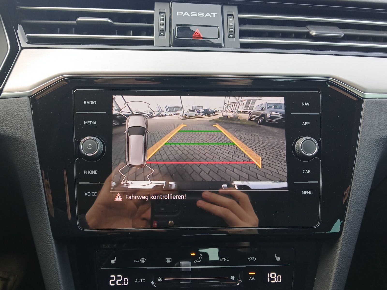 Fahrzeugabbildung Volkswagen Passat Variant TDI Elegance DSG Matrix AHK Navi