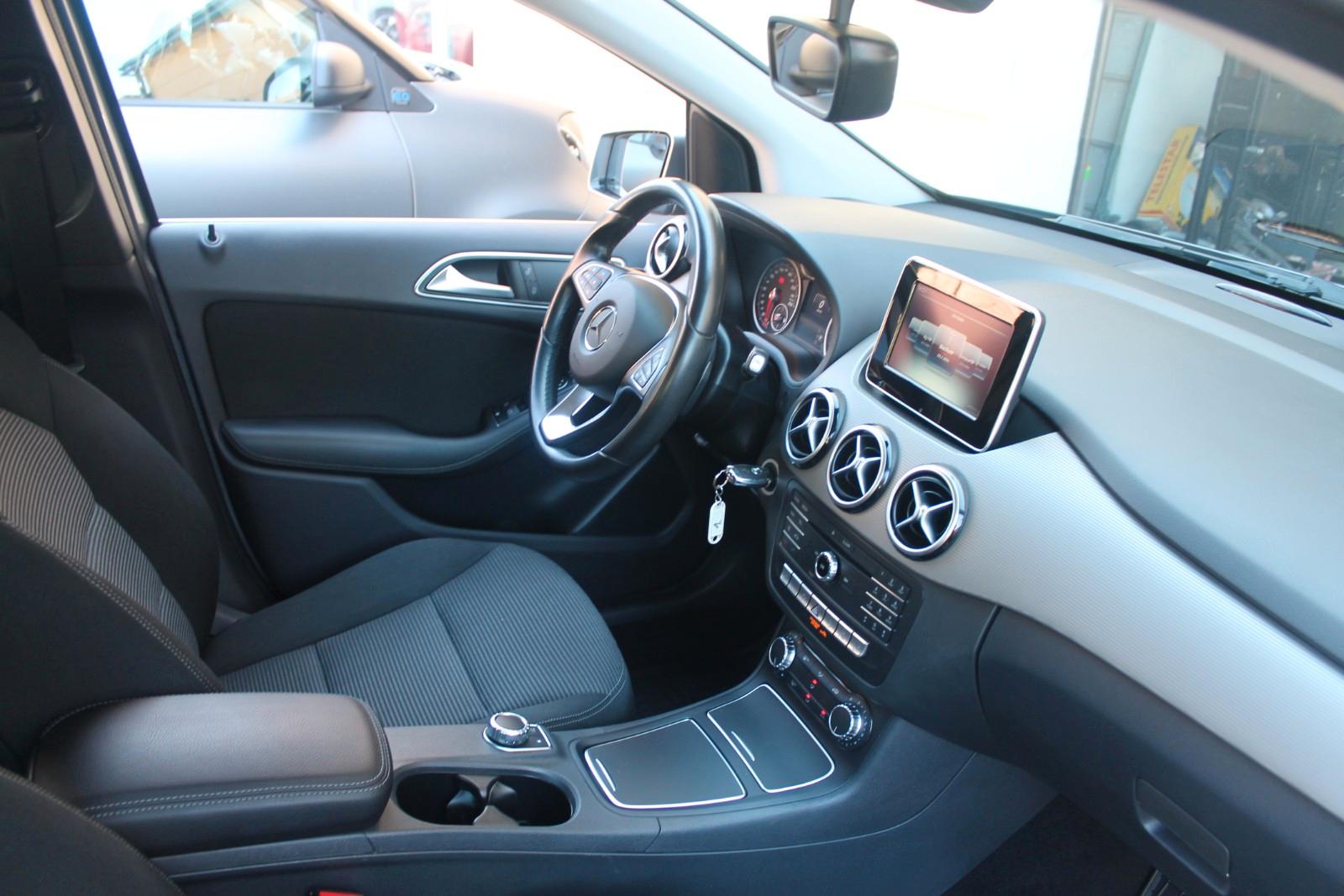 Mercedes-Benz B 180 Style DCT+Wippen*Navi*AHK*PDC*Sitzhzg*Allw
