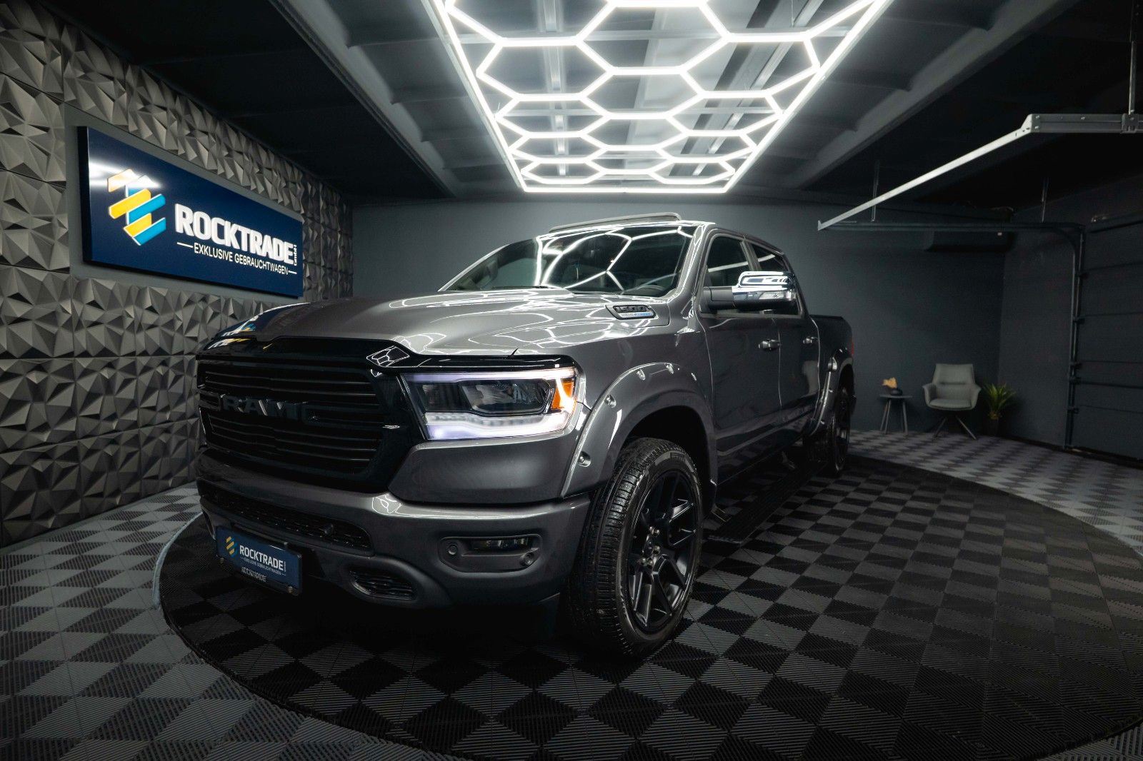 Fahrzeugabbildung Dodge RAM 5.7 V8 HEMI 4x4 Sport Night *Pano*22 Zoll*