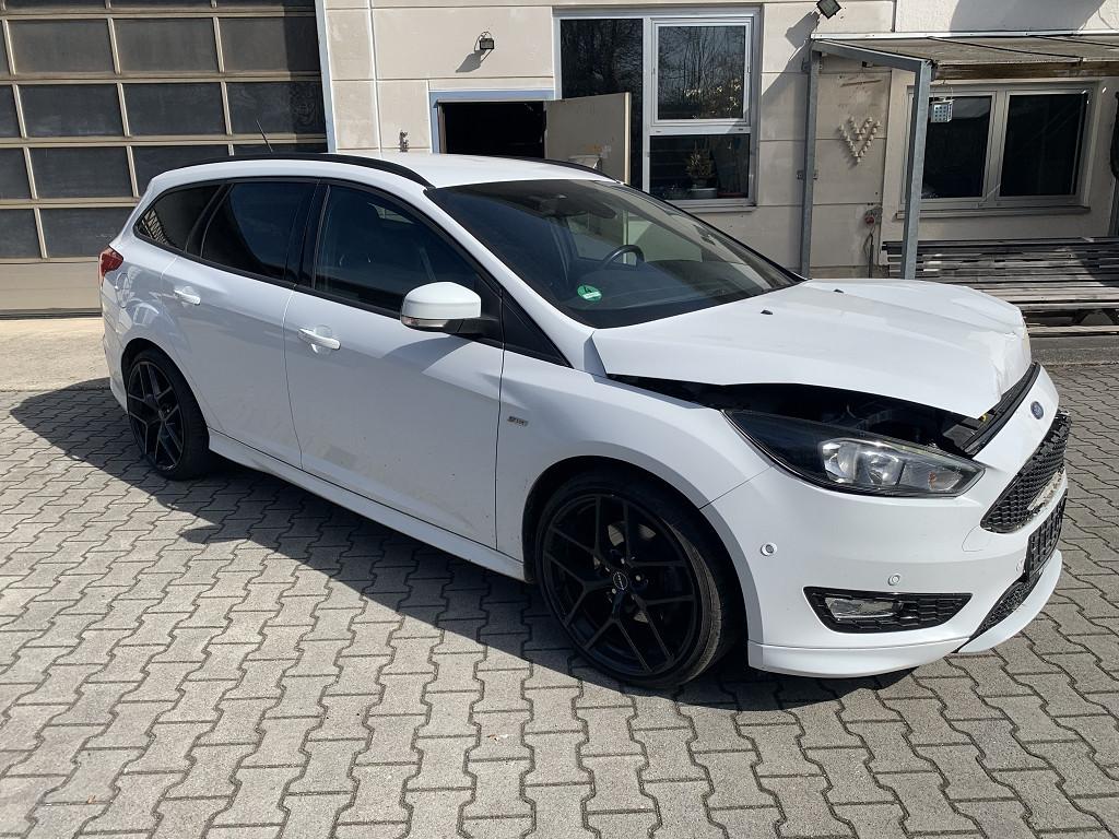 Ford Focus 1,5B ST-Line *56880km + Navi + 19Zoll Alu*