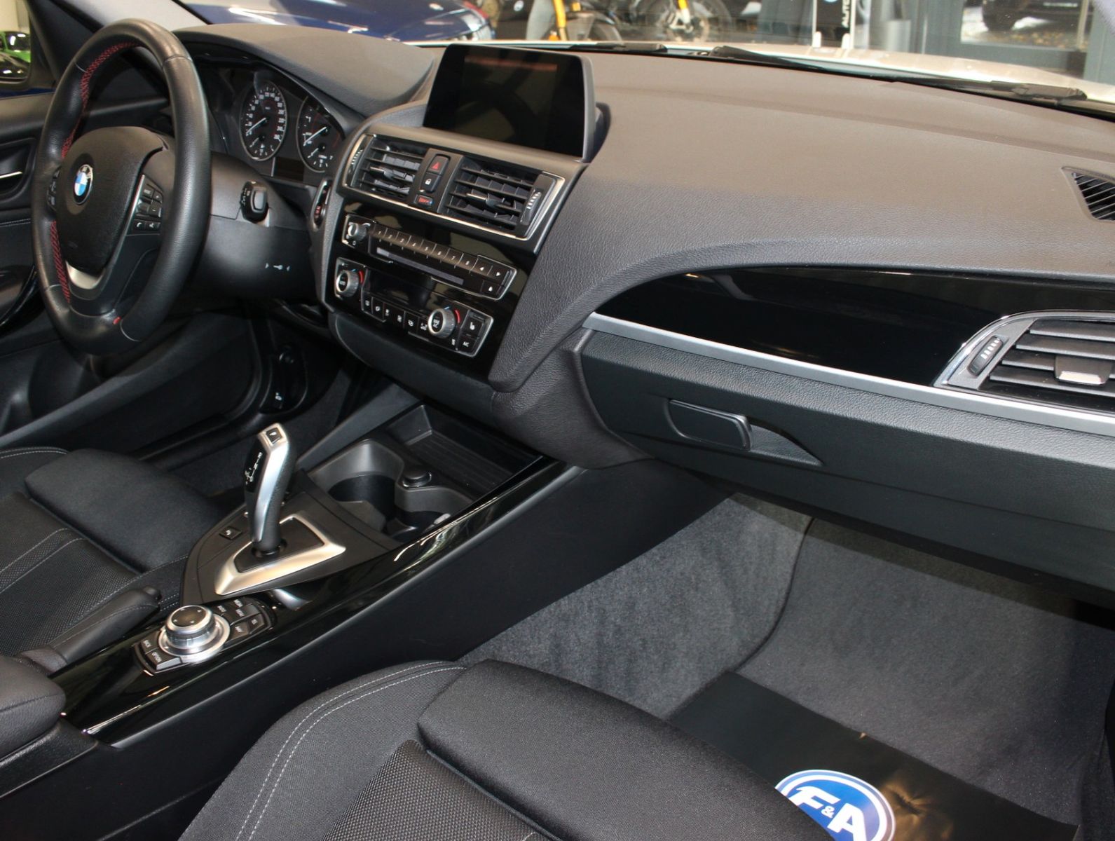 Fahrzeugabbildung BMW 118 i Sport Line 1.Hand*LED*Navi*TOP