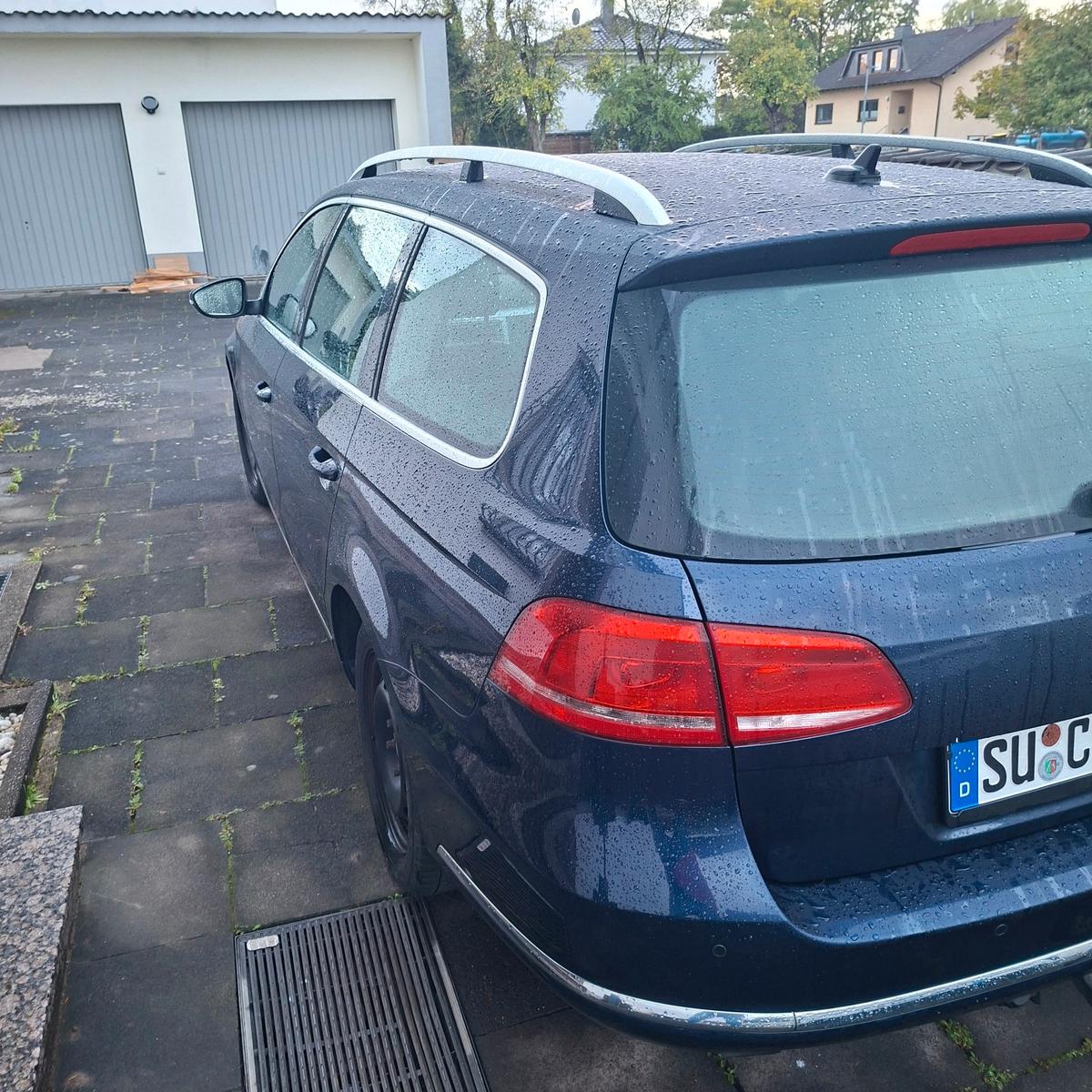 Volkswagen Passat 2013 — rear view