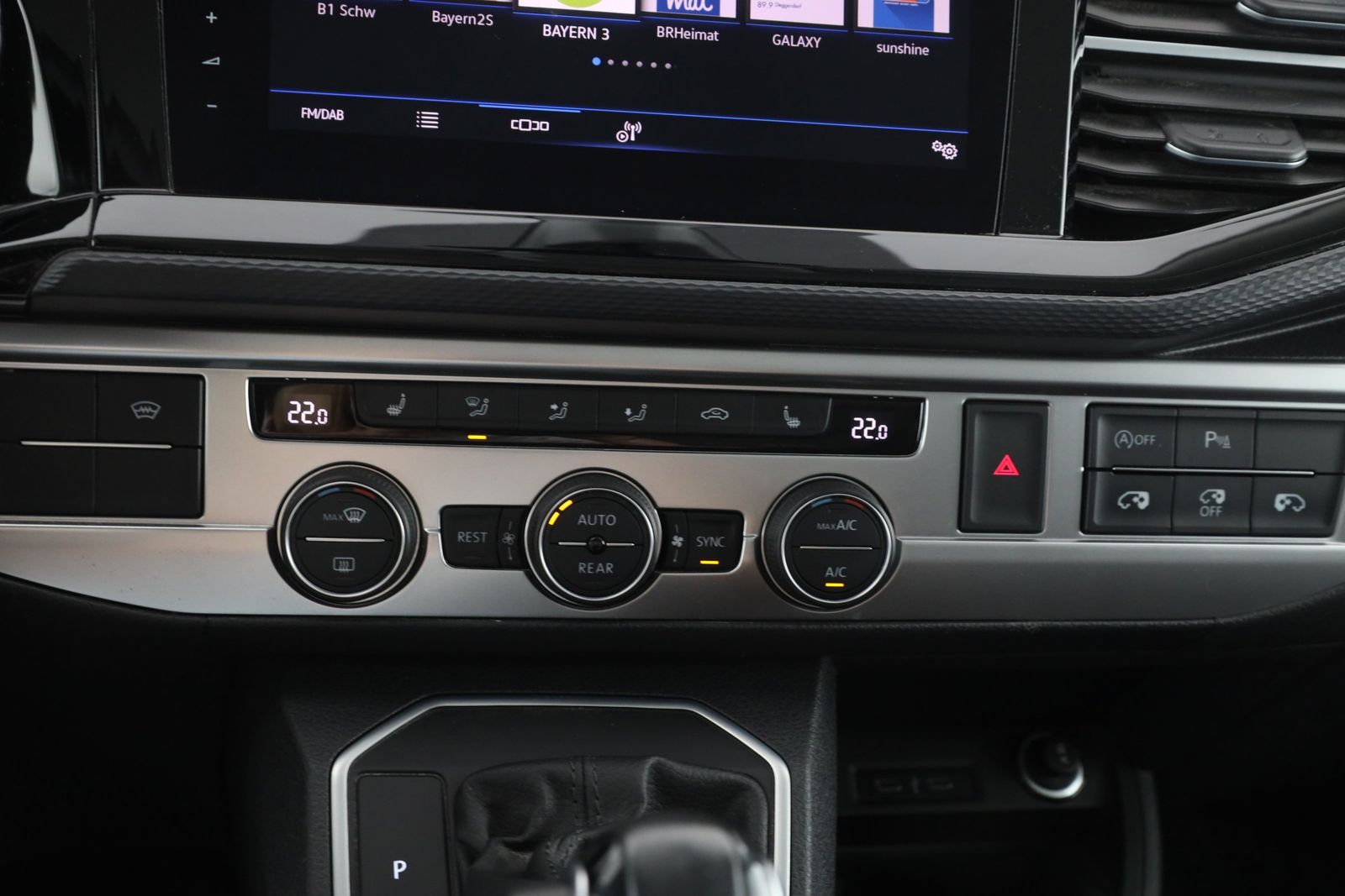 Volkswagen T6.1 Multivan TDI COMFORTLINE | LED | NAVI | AHK foto 18