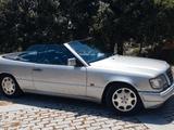 Mercedes-Benz E 220 E 220 - Mercedes-Benz E 220 mit Benzin-Antrieb: Sportwagen