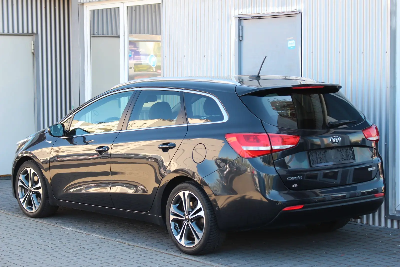 Kia Ceed Sportswagon Platinum Edition Auto.+Navi+Pan