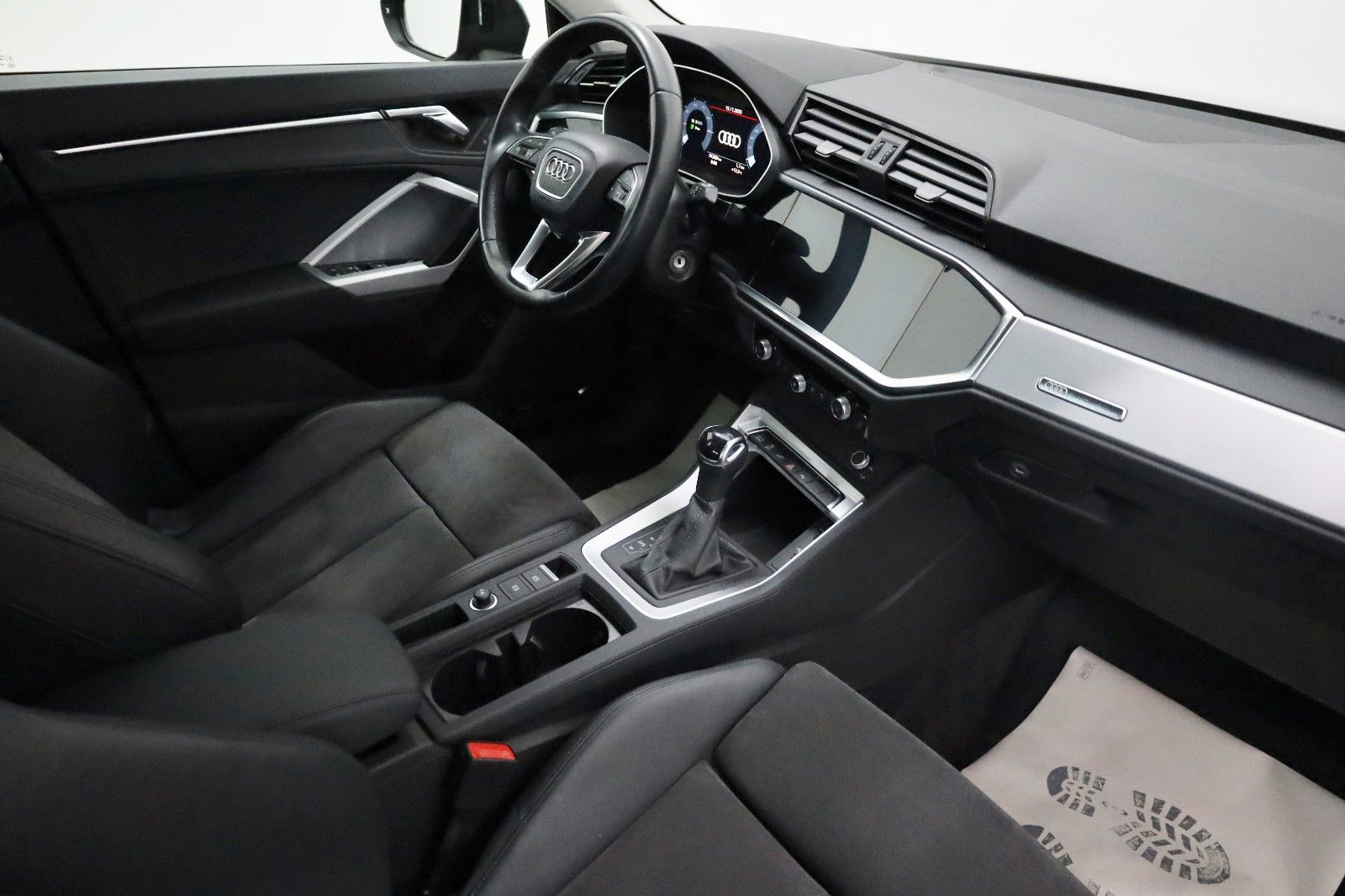 Fahrzeugabbildung Audi Q3 45 TFSI e,T.Leder,Navi,LED,SH,ACC,Sportsitze