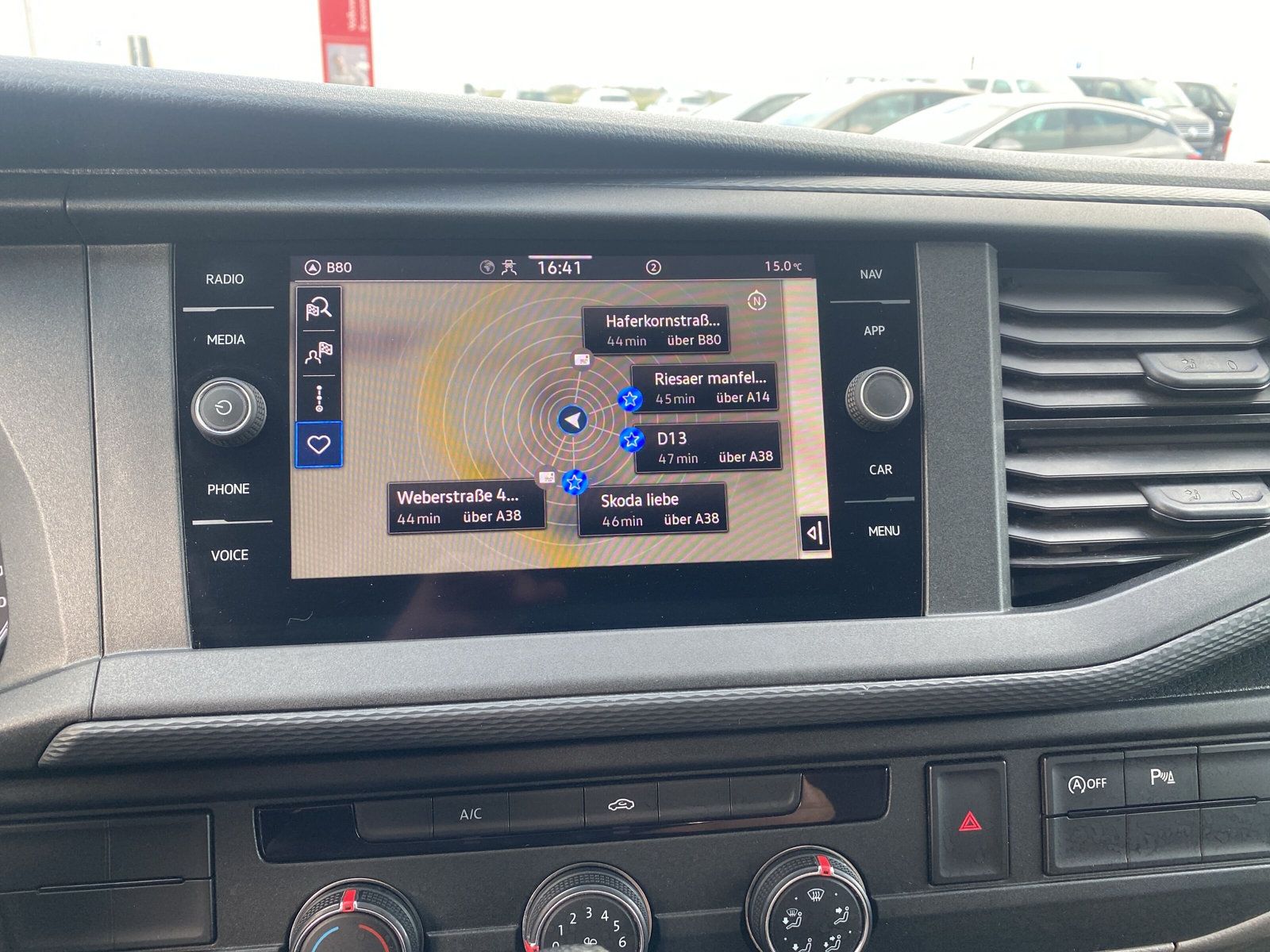 Fahrzeugabbildung Volkswagen T6 Transporter 2.0 TDI T6.1 lang Klima Navi ACC