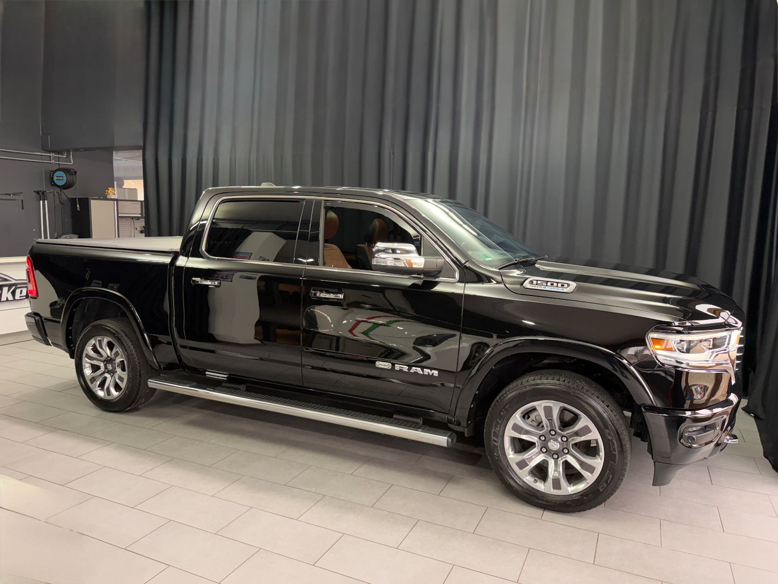 Fahrzeugabbildung Dodge RAM 1500 5.7 HEMI 4x4 Longhorn|AHK|NAVI|PANO