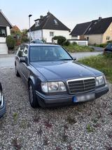 Mercedes-Benz Mercedes Benz e220 Kombi (W124) Automatik - Mercedes-Benz E 220 mit Benzin-Antrieb: Kombi