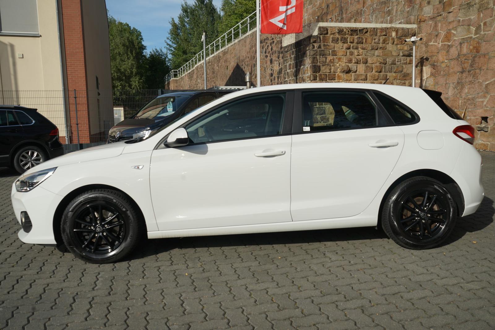 Hyundai i30 1.4 Pure Tempomat PDC Klima Tagfahrlicht USB