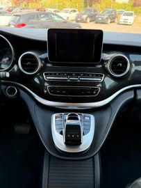 Mercedes V 220 - 12