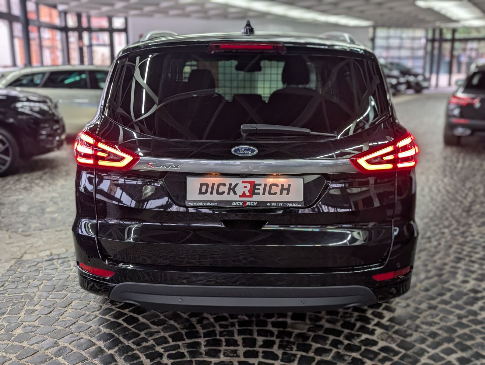 Fahrzeugabbildung Ford S-MAX Titanium TEMP KAM XENON NAVI 7-SITZER SHZ