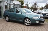 Skoda Octavia Limousine 1.6 Elegance Sitz-HZG PDC AHK - Skoda Octavia mit Benzin-Antrieb: Limousine, 1.6