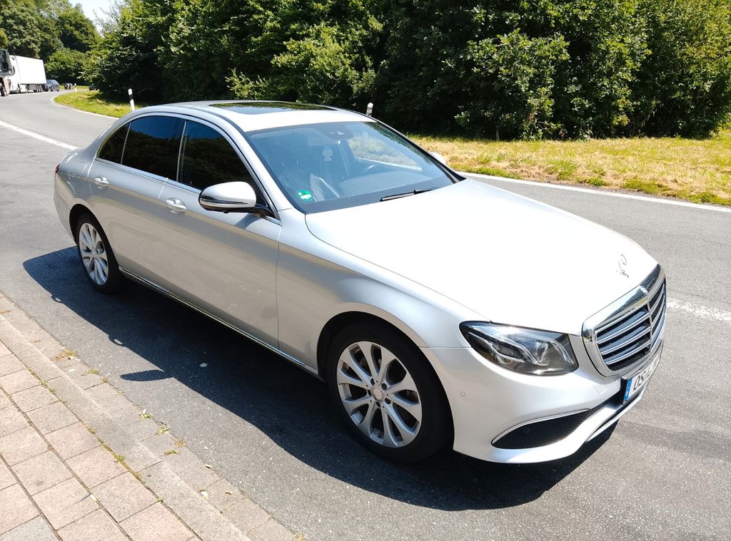 Image of Mercedes-Benz E 220