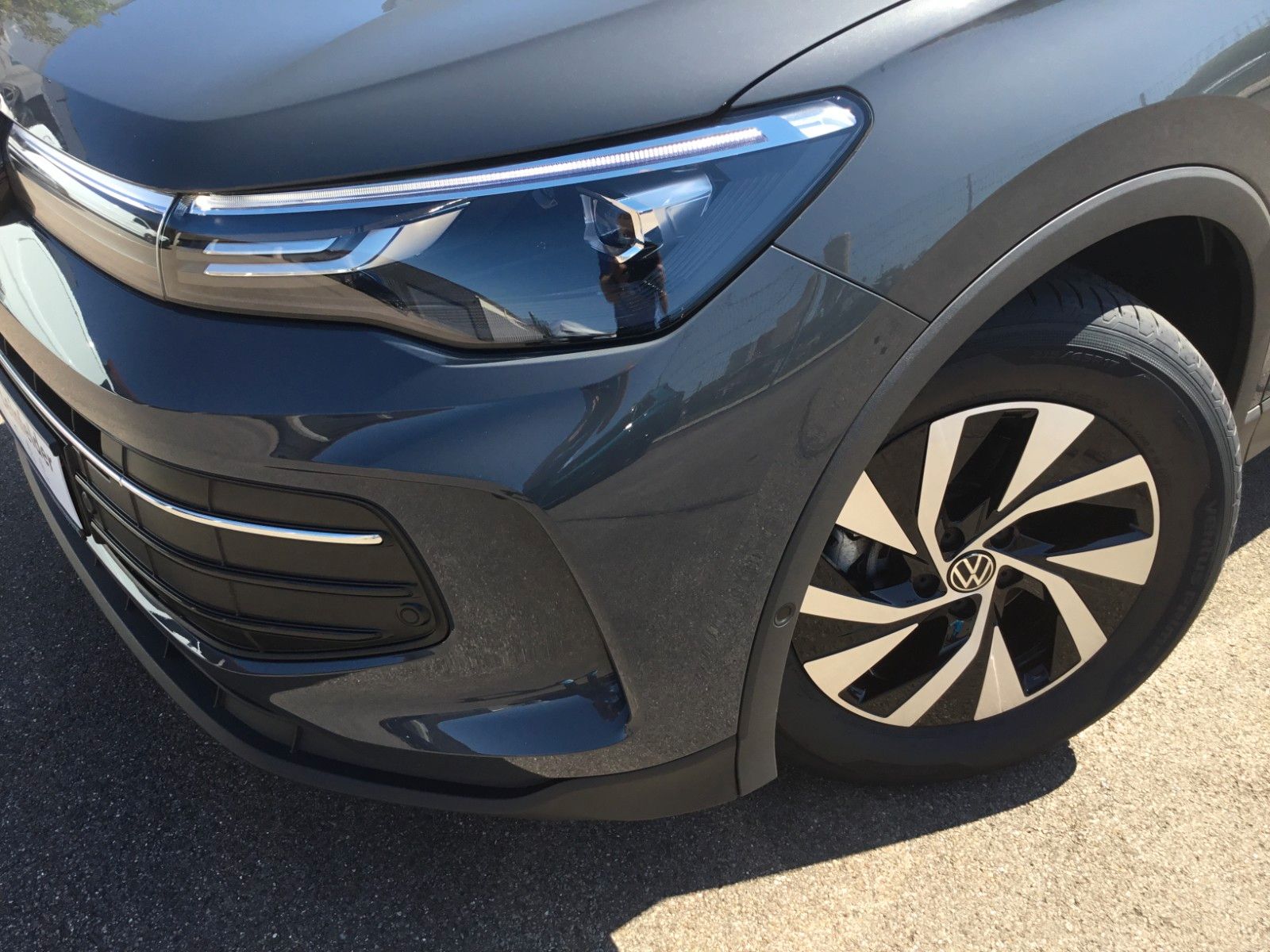Fahrzeugabbildung Volkswagen Tiguan 1.5 eTSI DSG Life+AHK+LED+17"+Navi+Kamera