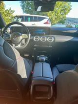 Mercedes-Benz 200 - Mercedes-Benz 200 mit Benzin-Antrieb