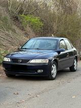 Opel Vectra 1.8 16V - - Opel Vectra in Wiesbaden