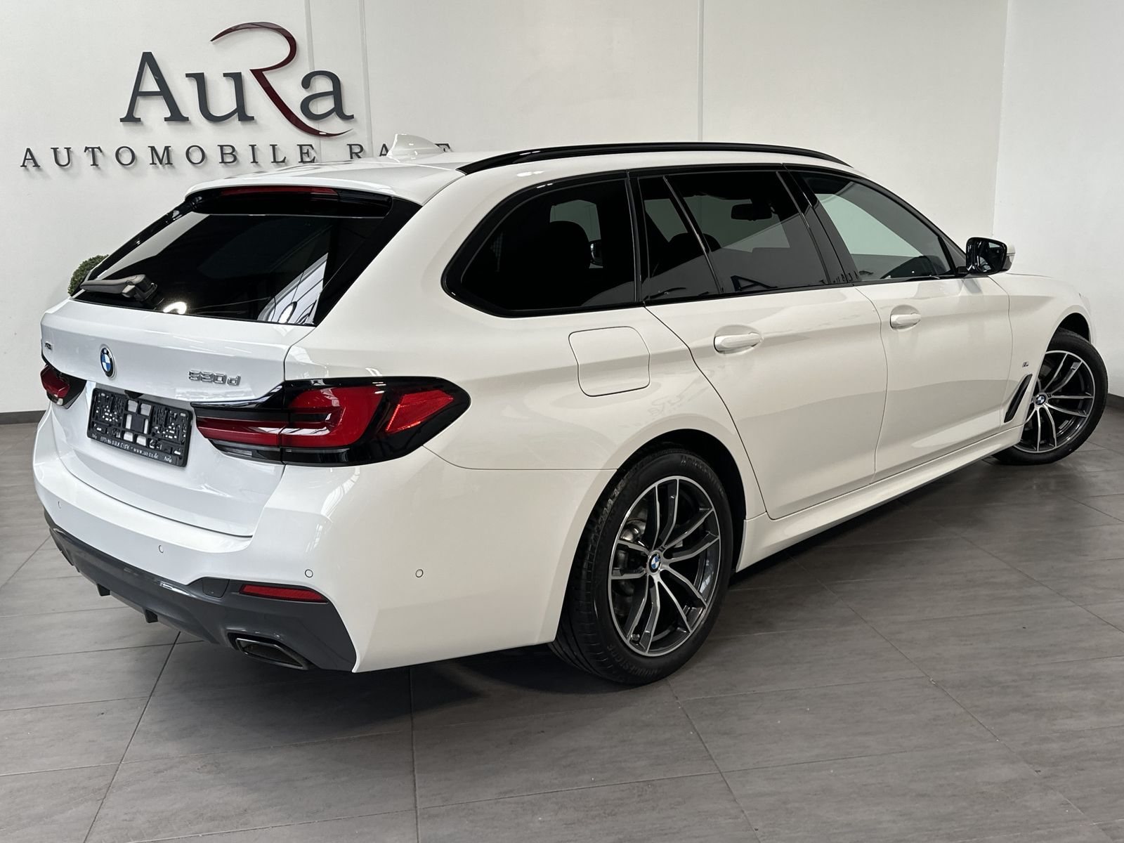 Fahrzeugabbildung BMW 520d Touring xDrive M-Sport NAV+LED+AHK+KAMERA