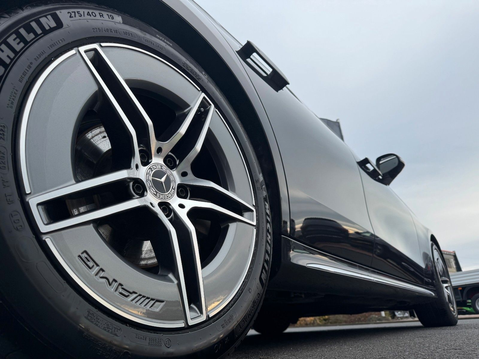 Fahrzeugabbildung Mercedes-Benz E 220d T AMG+Hyperscreen+Leder+AHK+DistrPro+STH