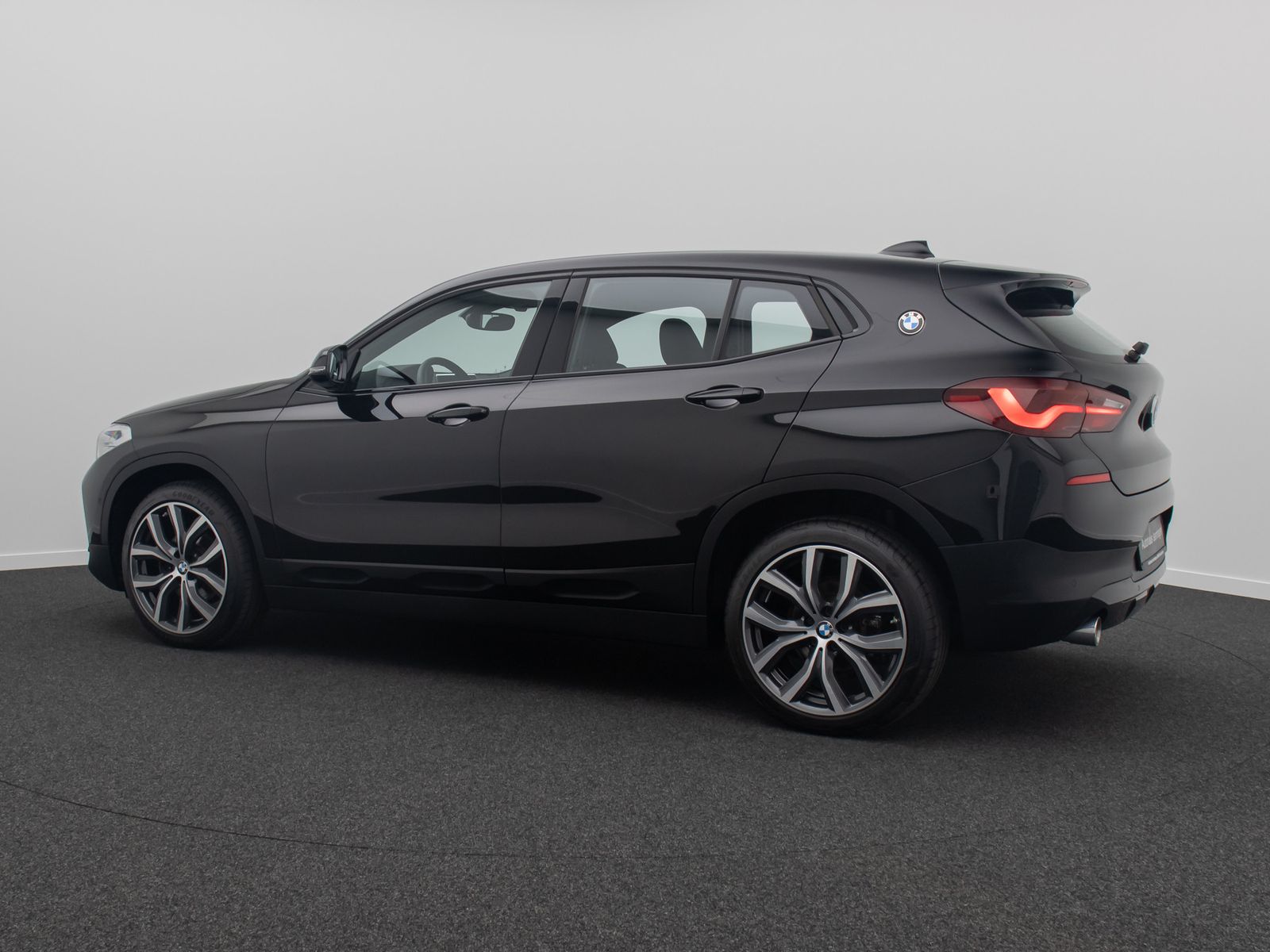 Fahrzeugabbildung BMW X2 sD18i AdvantagePlus HiFi DAB Sportsitz 19Zoll
