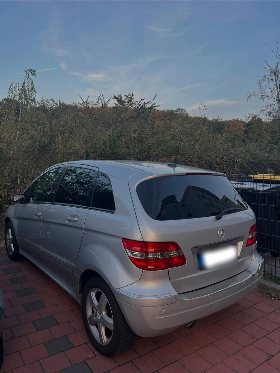 Mercedes-Benz 200, 2008