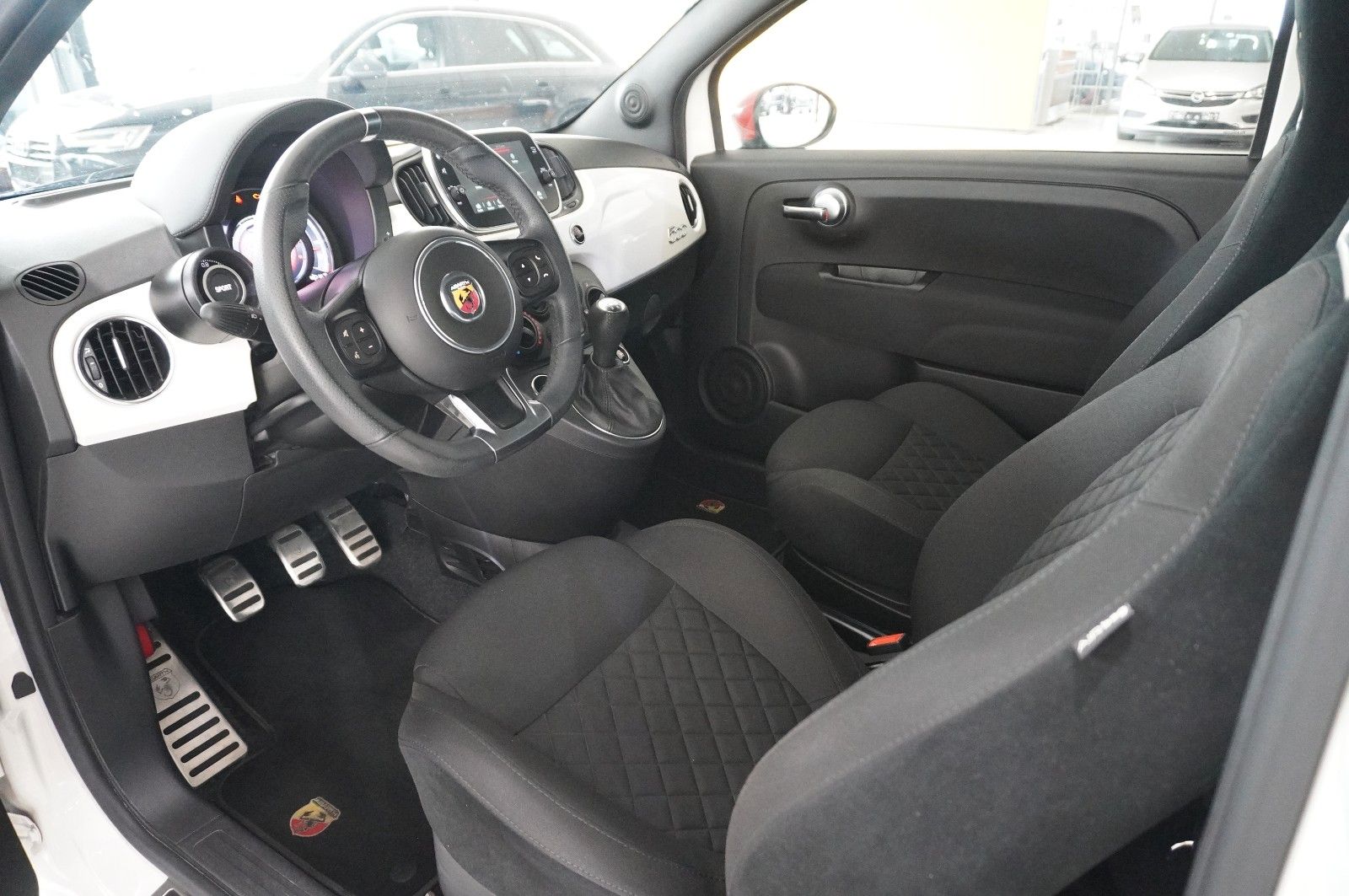 Fahrzeugabbildung Abarth 595 1.4 T-JET CORSA NAVI/LED/VIRTUAL/SPORT/DAB+